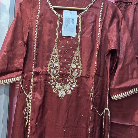 Aurelia 2 piece suit - Picture 3 of 7